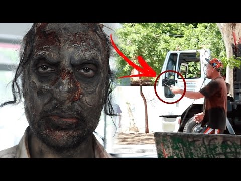 Invasão Zumbi – Assustando pessoas na rua Invasão Zumbi – Assustando pessoas na rua