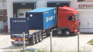 DAF XF - unloading container and good driver