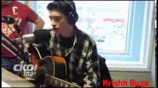 David Thibault, jeune canadien, chante & imite Elvis Presley - Blue Christmas - Incroyable