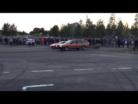 VW Passat B2 besiegt Ferrari 458 im Viertelmeilenrennen