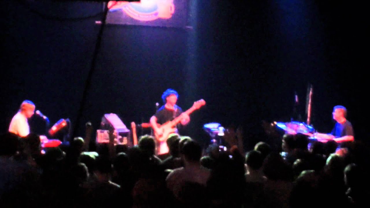 Keller Williams covering Foster the People "pumped up kicks" - YouTube