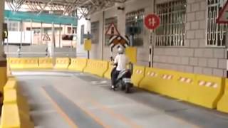 剛考完下一秒就摔...機車路考這樣算過嗎？