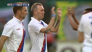 Ricksen benut penalty en gaat op de schouders