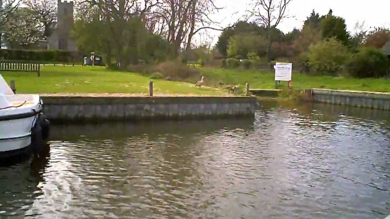 How to Moor (or berth or dock) a boat Single Handed - Filmed on the 