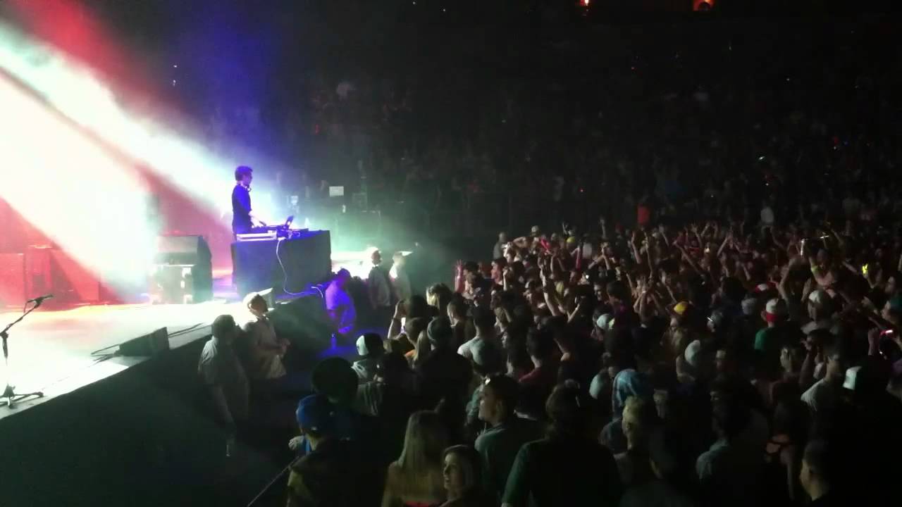 Porter Robinson- Levels/Say My Name(First Bank Center) - YouTube