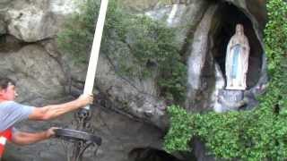 Réouverture de la Grotte de Lourdes quatre jours après les inondations, samedi 22 juin 2013 à midi