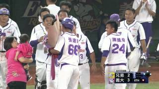 04/24 兄弟 vs 義大 八局下，張建銘點出內野安打，達成個人生涯第1000支安打，聯盟第十七人