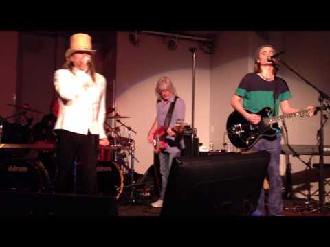 "Cliff" Williams of AC/DC rocks with Robin Zander & The RZB to "It's a Long Way to the Top"