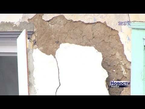 В Бердске рухнула стена частного дома на улице Мира
