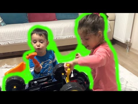 Azra and Ali repair the truck - Funny Kid Video