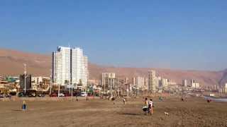 Huida en playa brava, Iquique - Chile. tras fuerte sismo y alerta de tsunami 16/03/2014