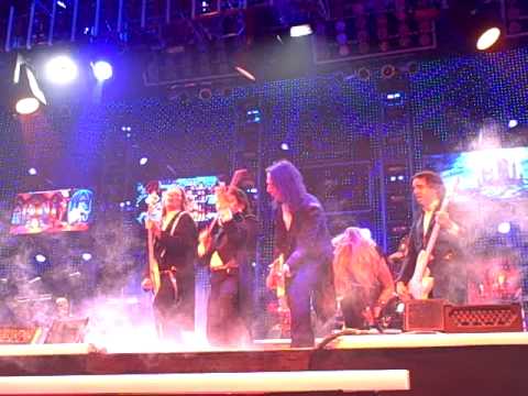 Wizards in Winter - Trans Siberian Orchestra west coast 2009 - YouTube