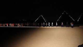 عرض أزياء لدار ديور الفرنسية أمام أهرام الجيزة لأول مرة في مصر