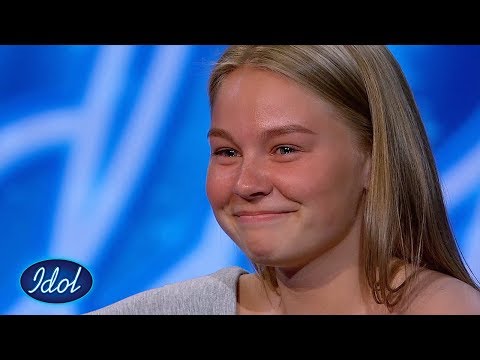 Download Caroline får sesongens første dommer-gruppeklem etter sin nydelige audition | Idol Norge 2018