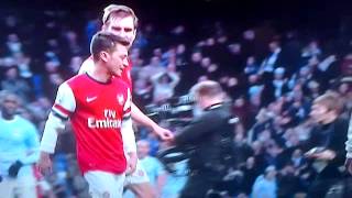 Mertesacker shouts at Özil