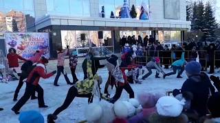 Открыли снежный городок возле ДК Родина Бердска