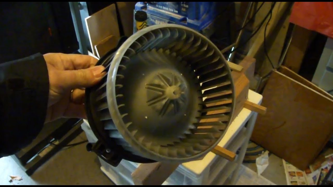 Blower Motor wheel removal for Auto Heater A/C Toyota Corolla 2007