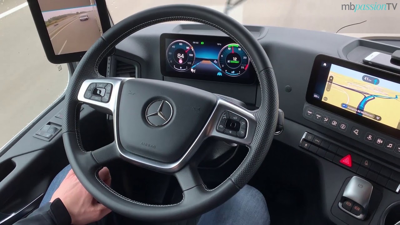 Mercedes Benz mirrorcam