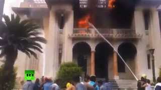 Сторонники «Братьев-мусульман» сожгли правительственное здание в Гизе