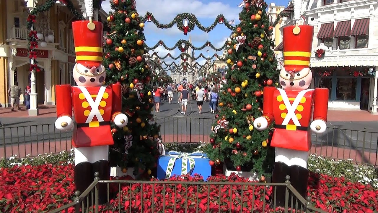 christmas decorations at magic kingdom 2013 garland toy christmas decorations at magic kingdom 2013 garland toy