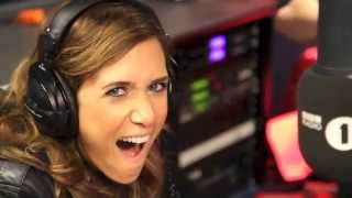 Kristen Wiig does her Taylor Swift face!