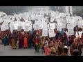 Delhi gang-rape: protests as murderers sentenced to hang
Subscribe to the Guardian HERE: http://bitly.com/UvkFpD

Protests erupt outside a court in Delhi after four men are sentenced to death for their role in the gang-rape and murder of a 23-year-old woman in 2012. India\'s interior minister, Sushil Kumar Shinde, welcomes the sentence, while other politicians oppose the death sentence