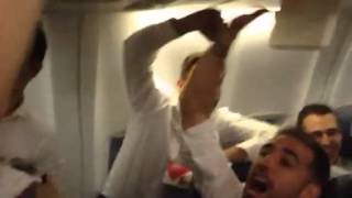 Celebración en el avión con destino a Sevilla