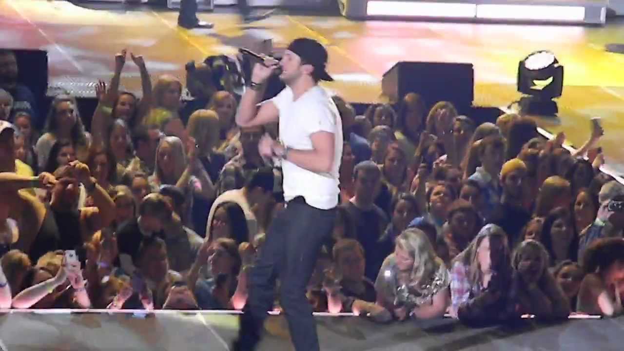 Luke Bryan"Suntan City" Morgantown, WV (3/24/13) - YouTube