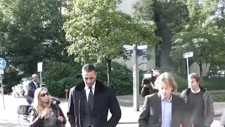 badr hari word op weg naar de  lunchroom  lastig gevallen door een vrouw