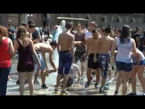 Water'war 2.    Gavettoni a Piazza Castello.    Prima parte