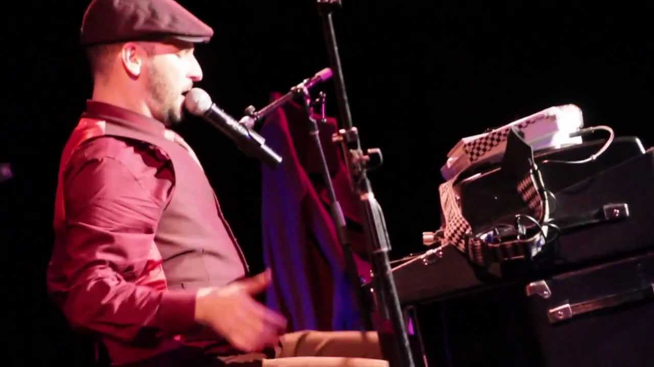 Jon B - Comfortable Swagg (Live BB King 1/3) - YouTube