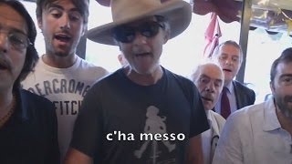 Fiorello canta "Notti tragiche"