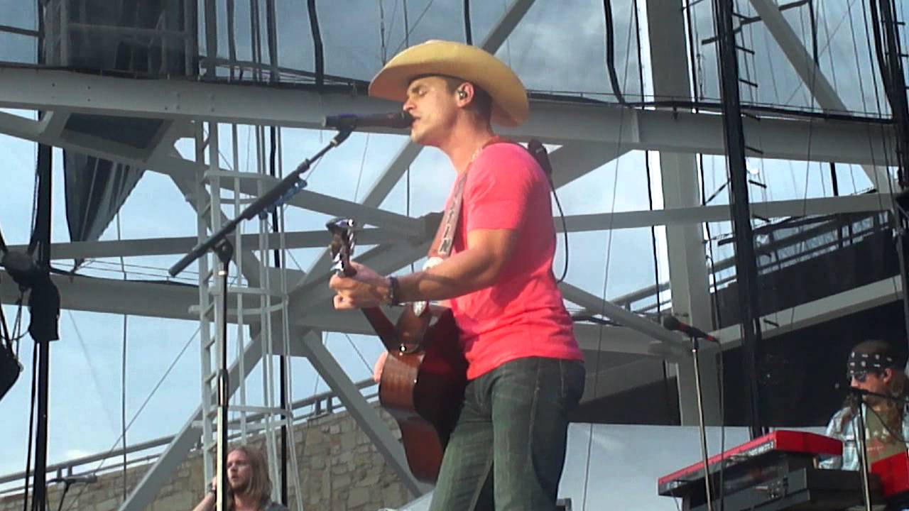 Dustin Lynch: Hurricane LIVE - YouTube