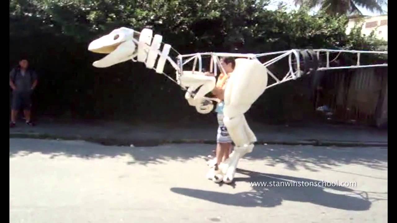 I made a Velociraptor Suit by Fábio Silva - YouTube