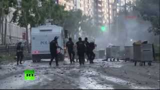 Второй день беспорядков в Турции: полиция использует водометы