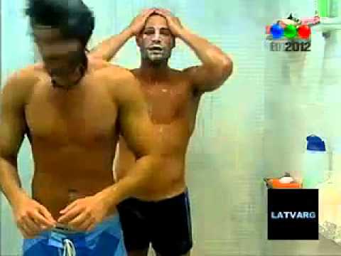 hombres duchandose juntos gh 2012 juan cruz y jorge apas se ba 241 an juntos youtube hombres duchandose juntos gh 2012 juan cruz y jorge apas se ba 241 an juntos youtube