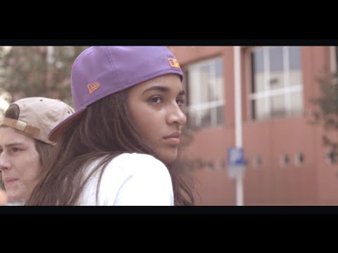 Santa Maradona F.C feat. Lucy Spraggan - Give Me Sunshine