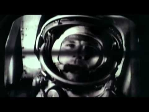 На 12 Април 1961 г. СССР изстрелва в Космоса Восток 1 – първият пилотиран космически кораб с космонавта Юрий Гагарин на борда.