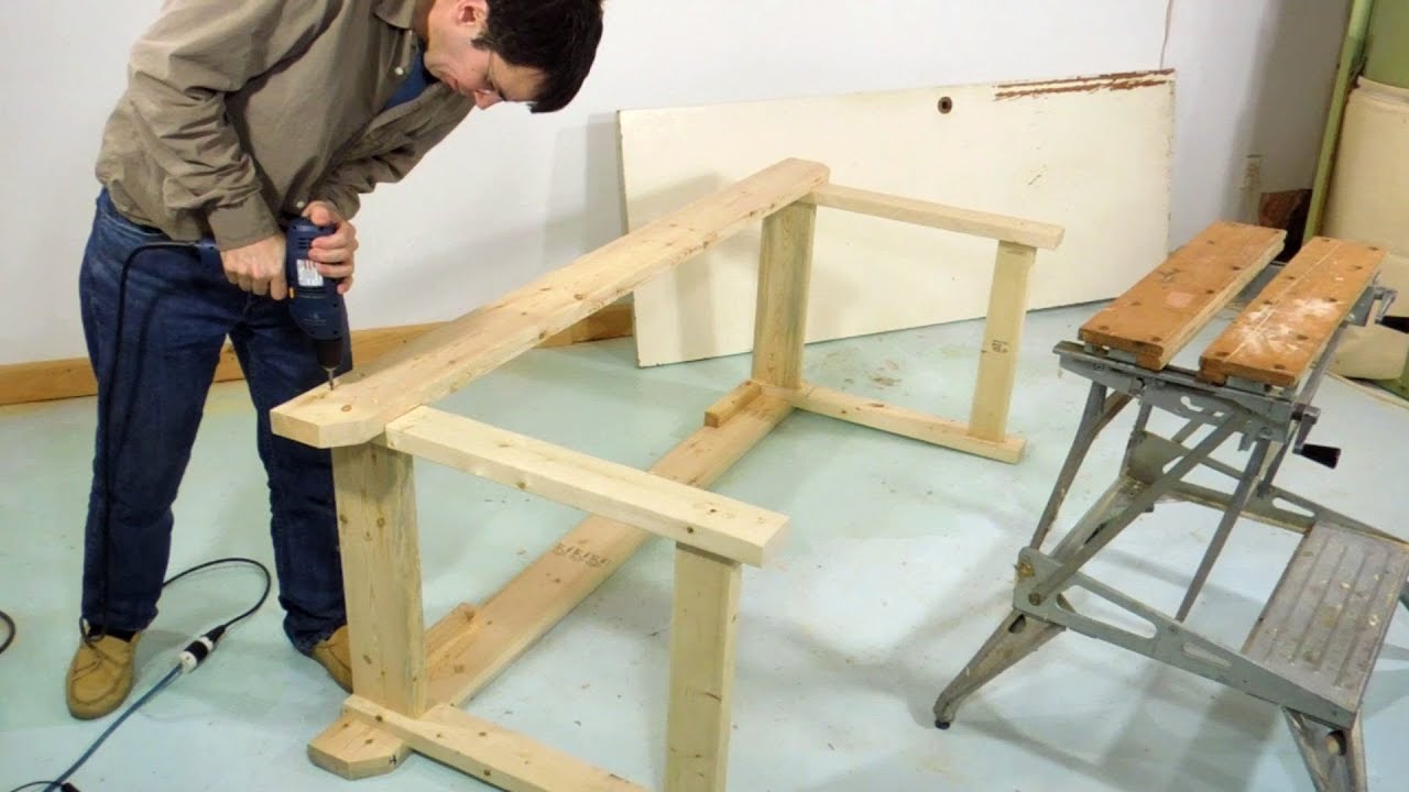 Simple sturdy workbench build - YouTube