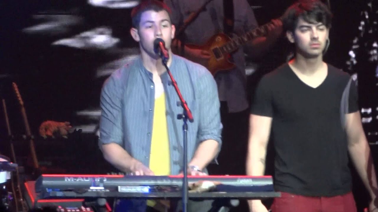 Fly With Me - Jonas Brothers (Santiago, Chile 28/02/2013) - YouTube