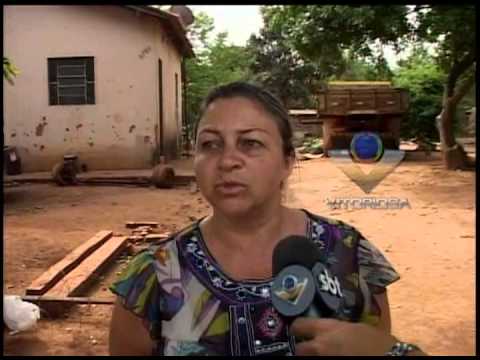Reclamação: na Av Brasil falta iluminação, limpeza, asfalto e rede de esgoto