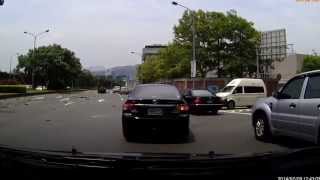 20140709台北市民權東路六段堤頂大道口遊覽車車禍