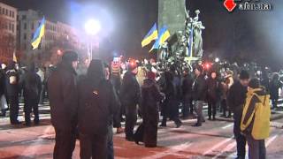 11.12.13 - В Харькове для нац. евромайдана приносят продукты и теплые вещи