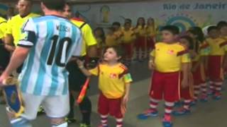 Messi NO SALUDA a un Niño | Copa Mundial Brasil 2014