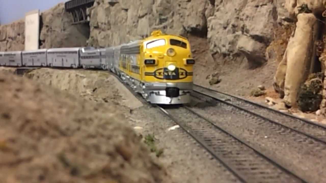 HO Scale Santa Fe Yellow Bonnets Lead The El Capitan Train - YouTube