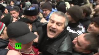 Столкновения сторонников и противников новой украинской власти в Симферополе