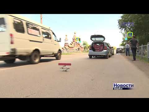 По принципу бильярдных шаров столкнулись три автомобиля в Бердске По принципу бильярдных шаров столкнулись три автомобиля в Бердске