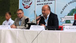 Viac ako 80 lietadiel na SIAF 2014, aj priamy súboj auta so stíhačkou
