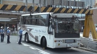 東神奈川でバス事故、高校生ら１５人けが/神奈川新聞（カナロコ）