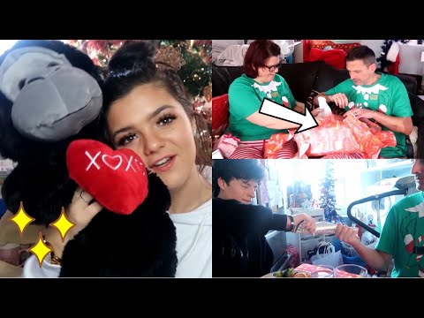 Funny Christmas Day with My Family!! *Surprising our parents*